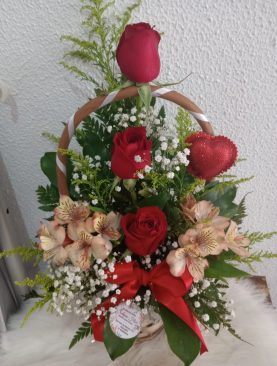 Cesta com 3 rosas