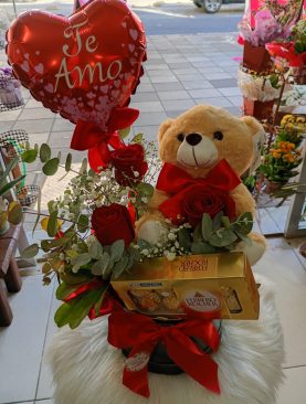 Caixa Box Rosas, Ferrero Rocher, Ursinho e Balão
